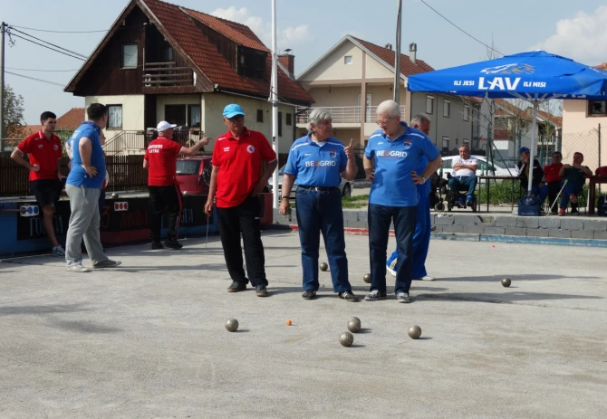 Altina - Mladost