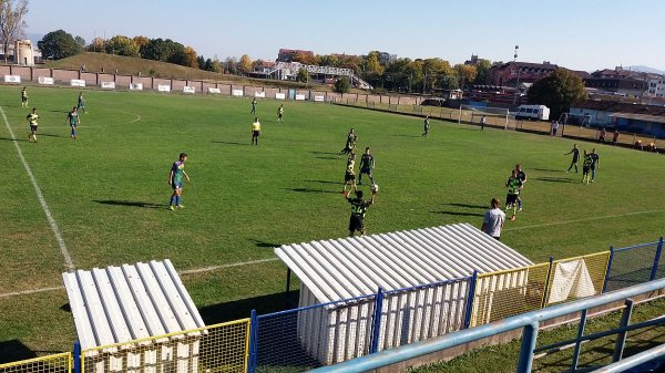 Kiker stao pred Apolonom, Kadetska liga Srbije