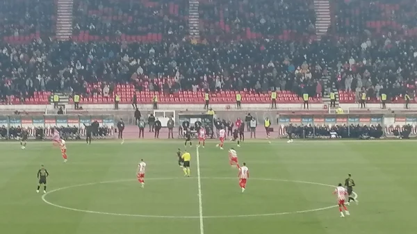 Buran večiti derbi, začinjen goleadom, završen bez pobednika, Mozzart Bet Super liga Srbije