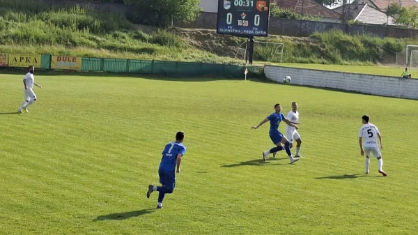 Neozbiljni Surčinci sami sebi davali golove protiv gostiju iz Bariča, Srpska liga Beograd