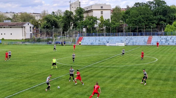 Težak poraz Radničkog, Prva iskra nemilosrdna u derbiju začelja, Srpska liga Beograd